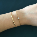 Bracelet en plaqué or 18 carats serti d'un oxyde de zirconium blanc. Carré  Adolescent Adulte Femme Fille Indémodable 
