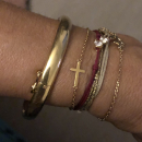 Bracelet croix en plaqué or 18 carats avec fermoir anneau ressort. Croix  Adolescent Adulte Femme Fille Indémodable Religion Symboles 