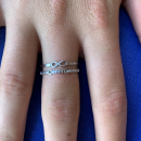 Bague double ligne avec signe infini en acier argenté et deux cristaux sertis clos en verre. Infini  Adolescent Adulte Femme Fille Indémodable Symboles 