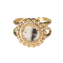 Bague en forme de fleur en acier doré surmontée d'une véritable pierre de lune.<br/>Taille ajustable. Rond  Adolescent Adulte Femme Fille Fleurs Indémodable Nature 