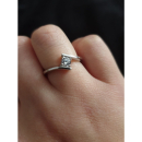 Bague solitaire en argent 925/000 rhodié surmontée d'un oxyde de zirconium blanc. Carré  Adulte Femme Indémodable Mariage 