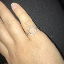Bague Cercle en argent 925/000 rhodié sertie d'oxydes de zirconium blancs. Anneau Cercle  Adolescent Adulte Femme Fille Indémodable 