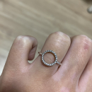Bague Cercle en argent 925/000 rhodié sertie d'oxydes de zirconium blancs. Anneau Cercle  Adolescent Adulte Femme Fille Indémodable 