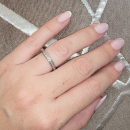 Bague alliance en argent 925/000 rhodié sertie d'oxydes de zirconium blancs carrés. Alliance Anneau Carré  Adolescent Adulte Femme Fille Indémodable 
