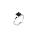 Bague en argent 925/000 rhodié surmontée d'une pierre de couleur bleue sertie clos de forme carré entourée d'un pavage d'oxydes de zirconium blancs. Carré Strass  Adolescent Adulte Femme Fille Indémodable 
