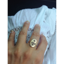 Bague ovale en plaqué or et croix en pierres synthétiques noires. Croix Ovale  Adolescent Adulte Femme Fille Indémodable Religion Symboles 