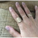 Bague pastille ronde avec motif arbre de vie en plaqué or 18 carats. Arbre Rond  Adolescent Adulte Femme Fille Indémodable Nature Symboles 