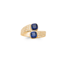 Bague en plaqué or jaune 18 carats pavée en partie d'oxydes de zirconium surmontée de deux pierres synthétiques de couleur bleue serties clos de forme carré.  Carré Strass  Adolescent Adulte Femme Fille Indémodable 