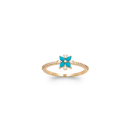 Bague en plaqué or jaune 18 carats pavée en partie d'oxydes de zirconium blancs et surmontée d'une fleur composée de pierres synthétiques de couleur bleue et oxydes de zirconium blancs. Strass  Adolescent Adulte Femme Fille Fleurs Indémodable 