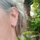 Boucles d'oreilles créoles en argent 925/000 rhodié et pavées en partie d'oxydes de zirconium blancs. Créoles Pendantes Strass  Adolescent Adulte Femme Fille Indémodable 
