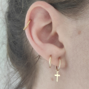 Boucles d'oreilles créoles avec croix pendantes en plaqué or jaune 18 carats. Créoles Croix Pendantes  Adolescent Adulte Femme Fille Indémodable Religion 